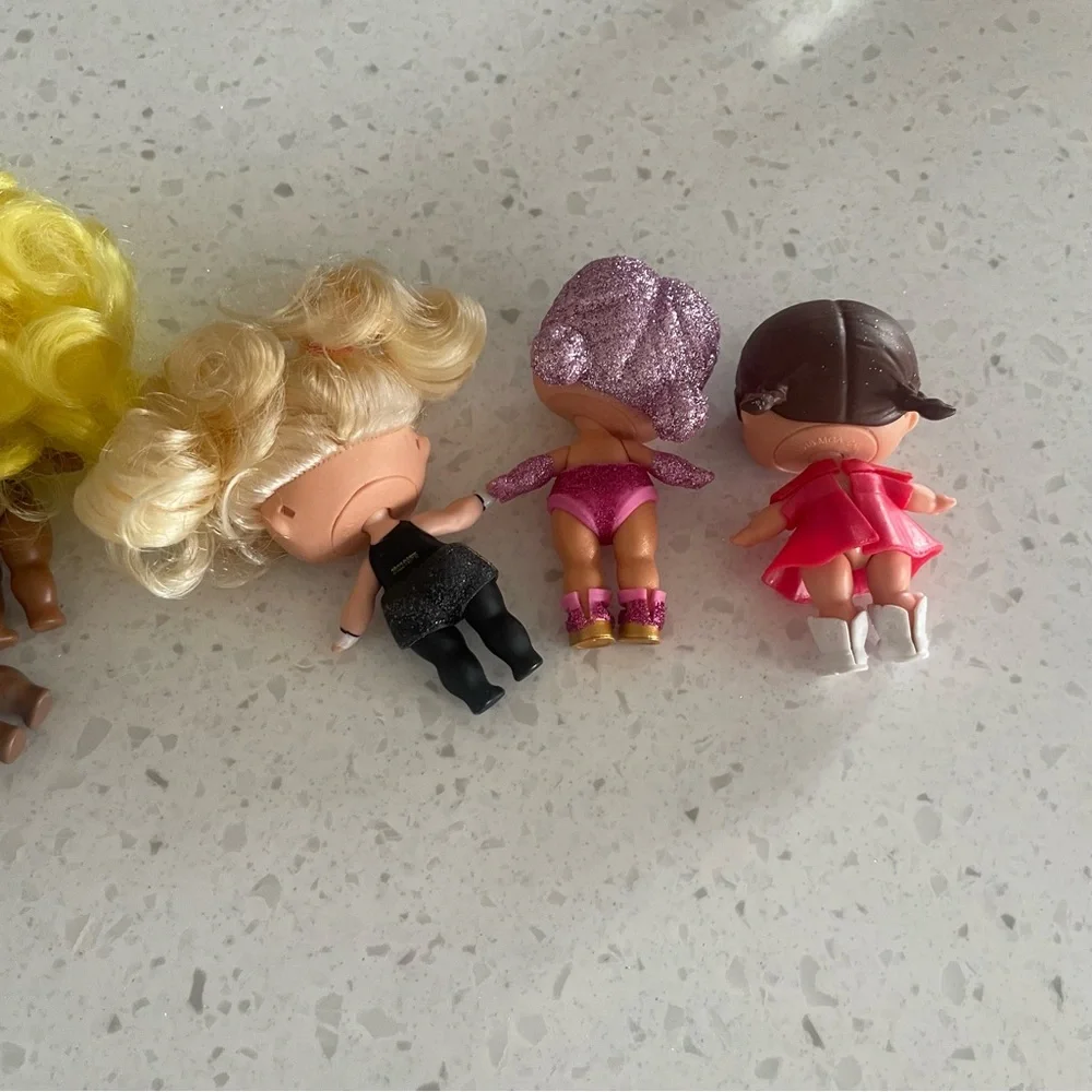 L.O.L. Surprise! Fashionable Doll Set with Yellow and Pink Highlights Set of 7